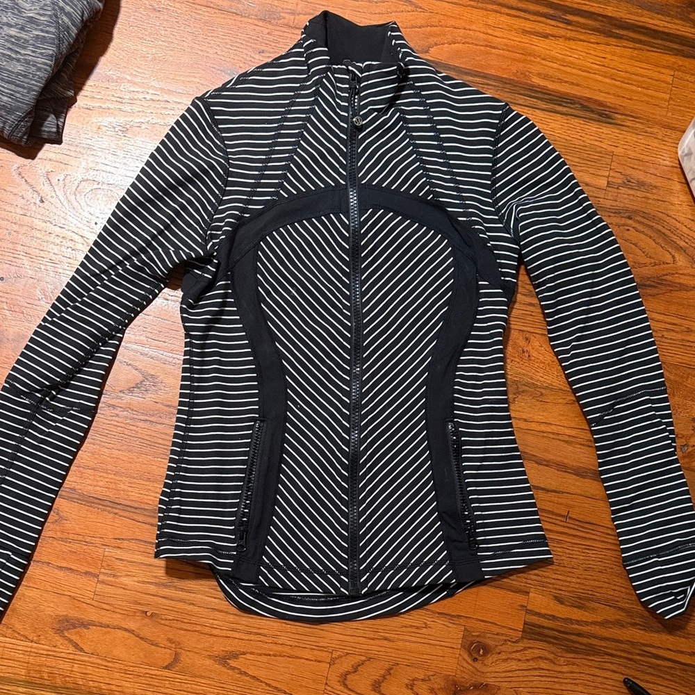 Lululemon Striped Black and White define Jacket size 8
